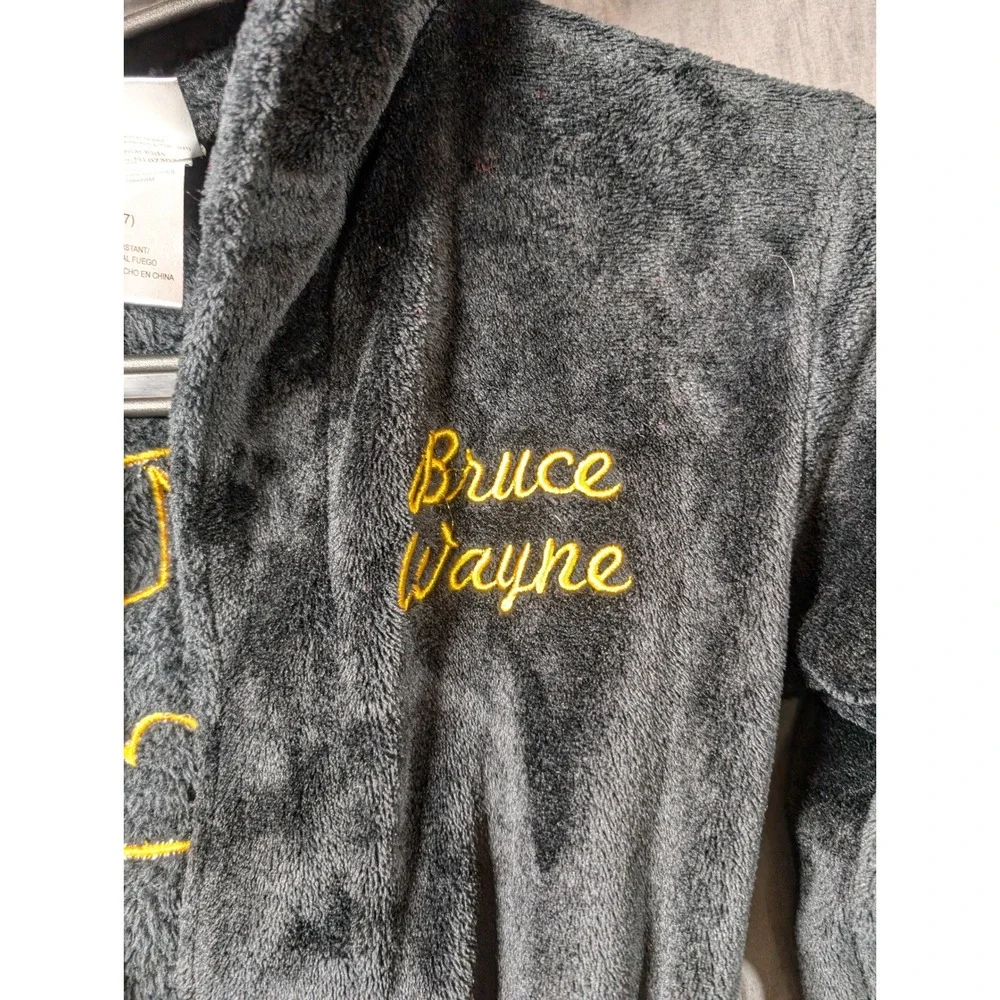 Batman Bruce Wayne Boy's Hooded Minky Fleece‎ Bathrobe (S) 6/7